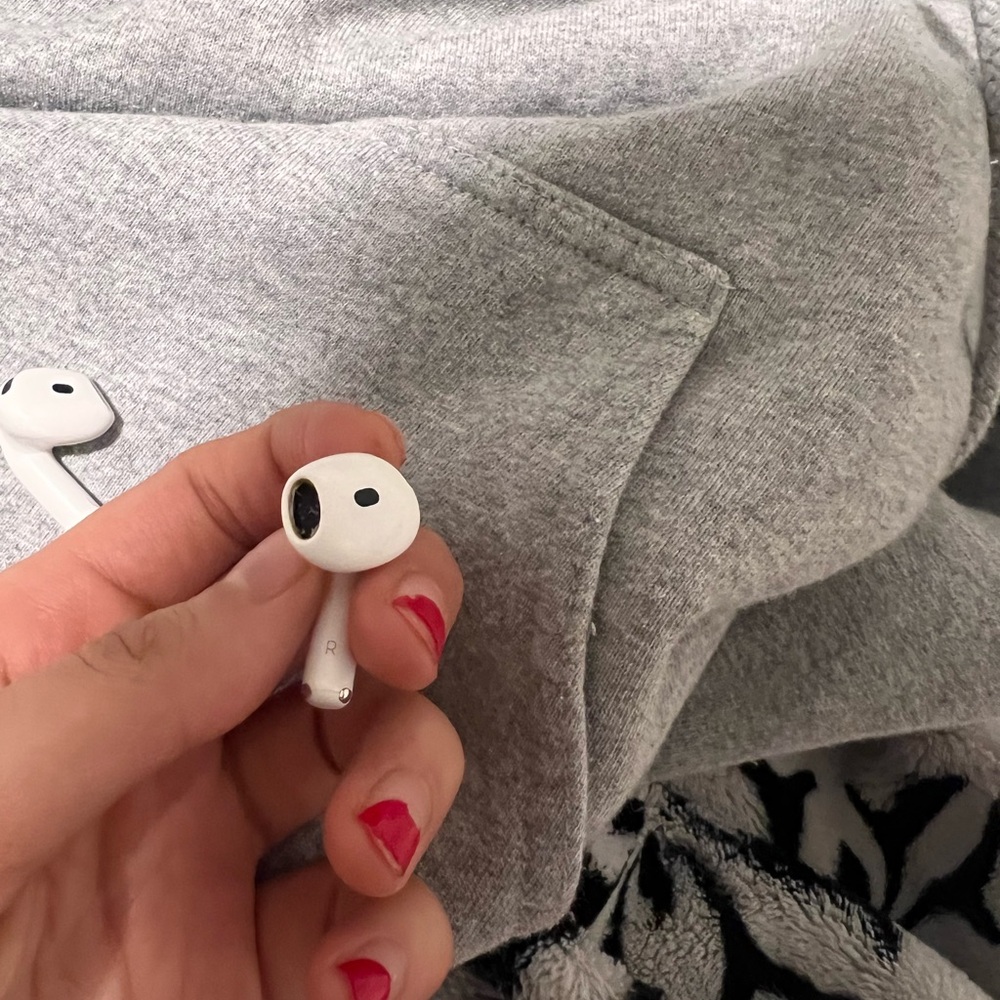 AirPods - Picture 5 of 6